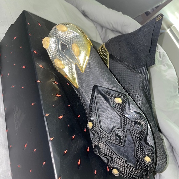 Soccer cleats main image 4
